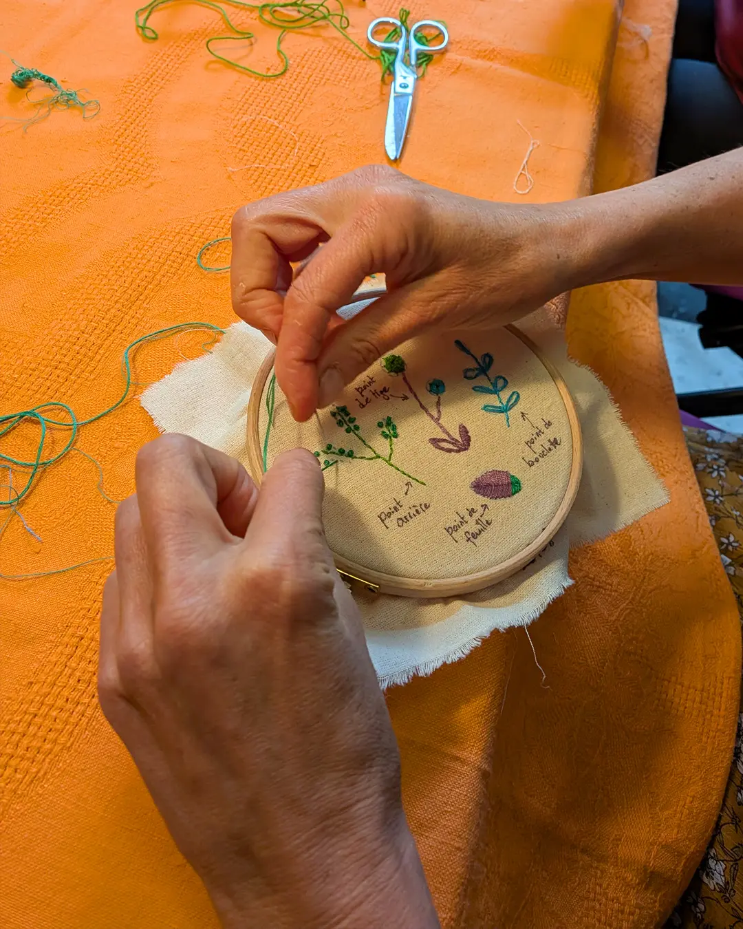 atelier initiation broderie namur mercerie seconde main magasin tissus